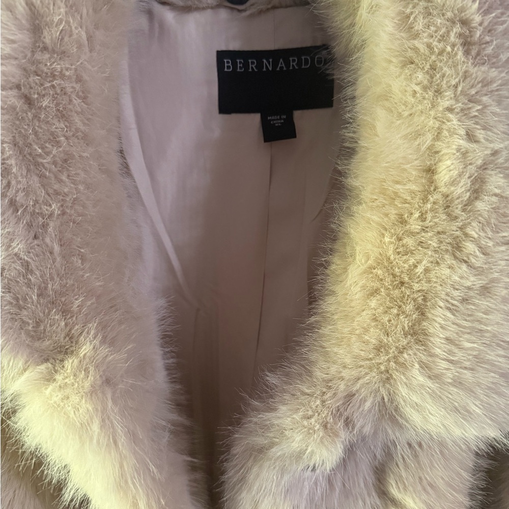 Gorgeous cream color faux fur coat NEW - Picture 2 of 9